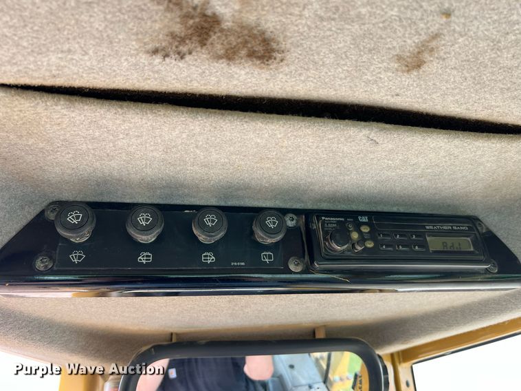 image for item LI9716 2004 Caterpillar D6N LGP  dozer