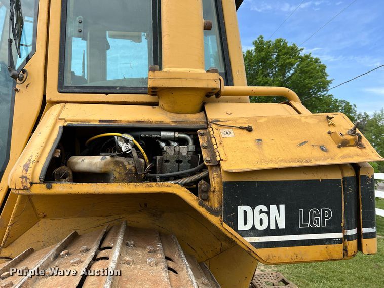 image for item LI9716 2004 Caterpillar D6N LGP  dozer