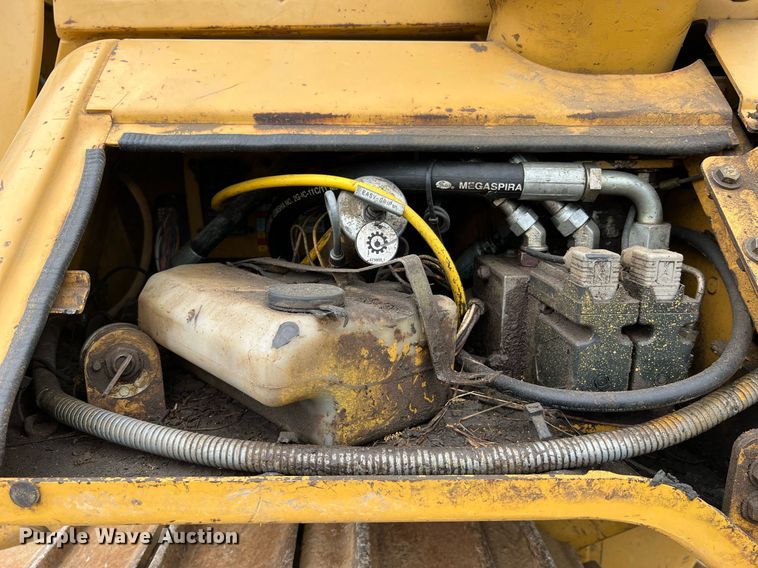 image for item LI9716 2004 Caterpillar D6N LGP  dozer