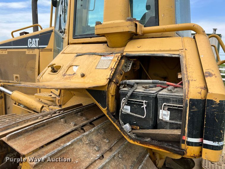 image for item LI9716 2004 Caterpillar D6N LGP  dozer