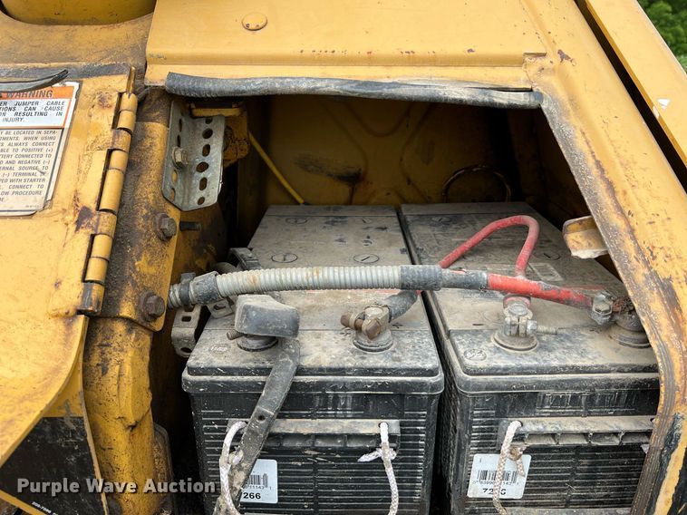image for item LI9716 2004 Caterpillar D6N LGP  dozer