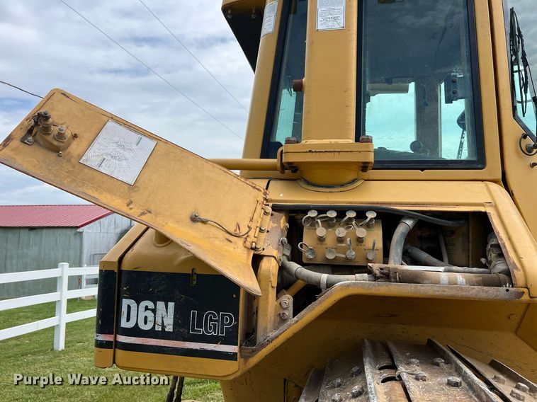 image for item LI9716 2004 Caterpillar D6N LGP  dozer