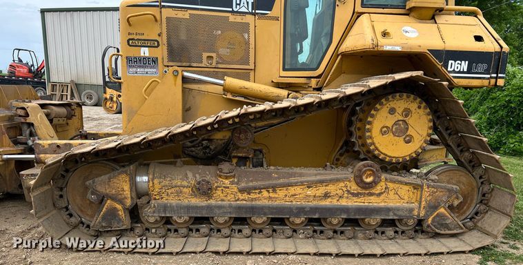 image for item LI9716 2004 Caterpillar D6N LGP  dozer