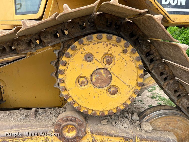 image for item LI9716 2004 Caterpillar D6N LGP  dozer