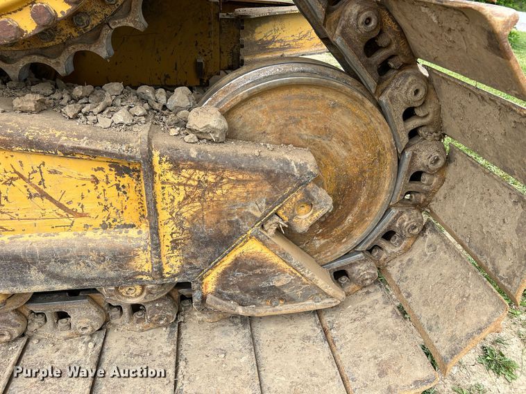 image for item LI9716 2004 Caterpillar D6N LGP  dozer