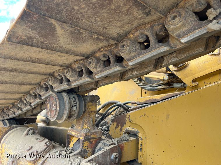 image for item LI9716 2004 Caterpillar D6N LGP  dozer