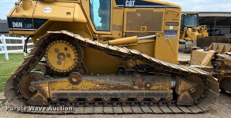 image for item LI9716 2004 Caterpillar D6N LGP  dozer