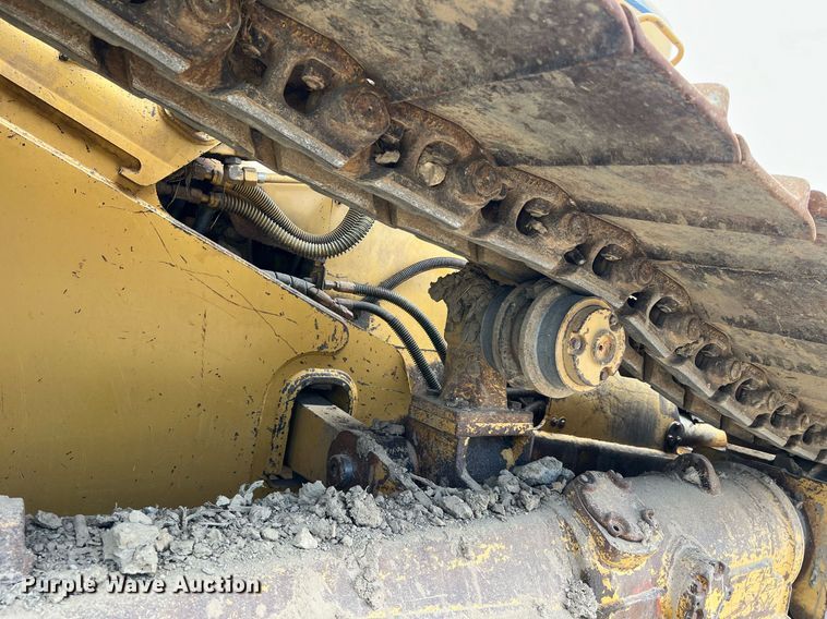 image for item LI9716 2004 Caterpillar D6N LGP  dozer