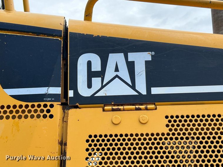 image for item LI9716 2004 Caterpillar D6N LGP  dozer