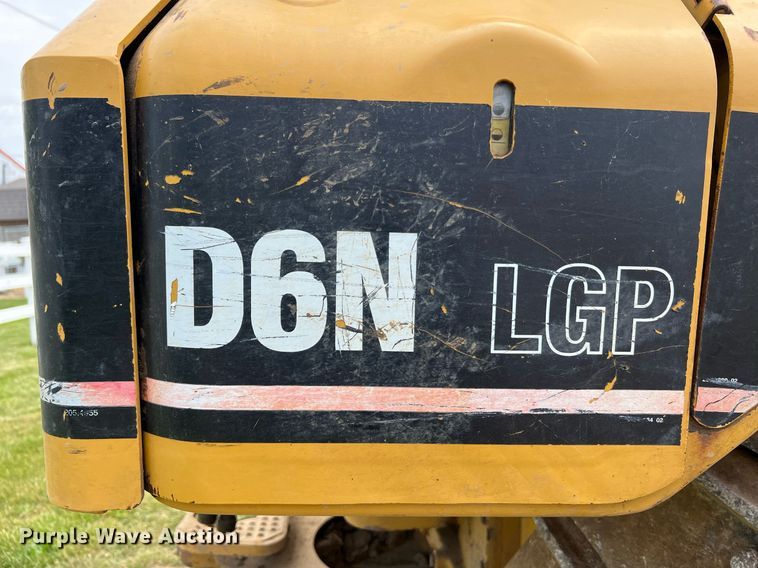 image for item LI9716 2004 Caterpillar D6N LGP  dozer