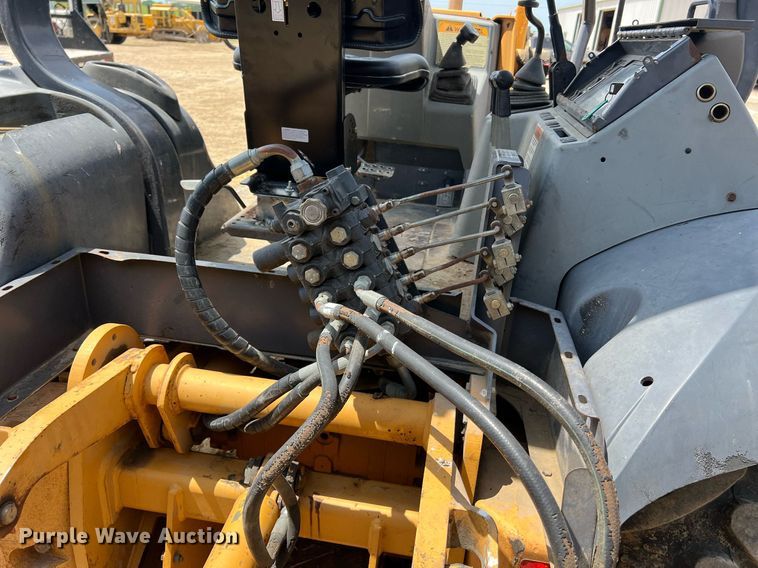 image for item LI9719 1998 Case 570LXT Series 2  landscape tractor