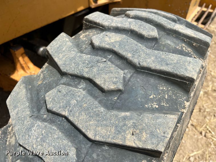 image for item LI9719 1998 Case 570LXT Series 2  landscape tractor