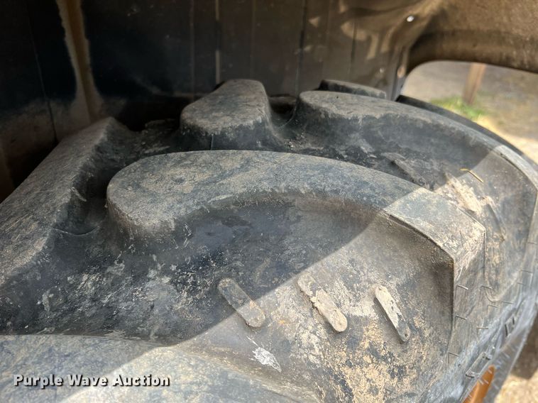 image for item LI9719 1998 Case 570LXT Series 2  landscape tractor