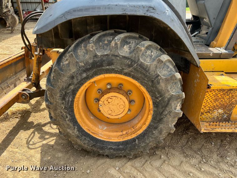 image for item LI9719 1998 Case 570LXT Series 2  landscape tractor