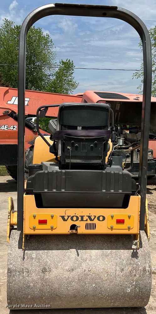 image for item LI9721 2011 Volvo DD24  double drum vibratory roller