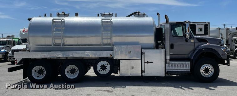 image for item LJ9653 2016 International 7600  vacuum truck