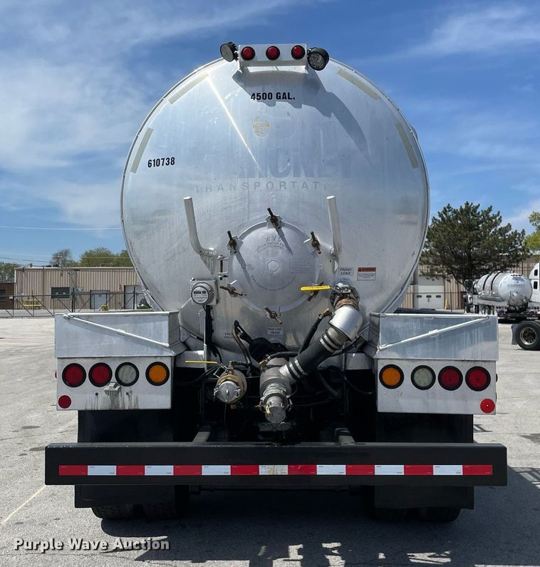 image for item LJ9653 2016 International 7600  vacuum truck