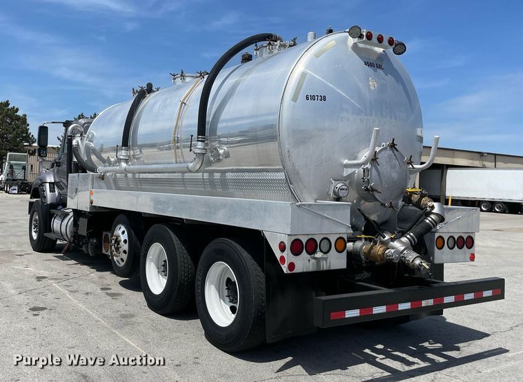 image for item LJ9653 2016 International 7600  vacuum truck