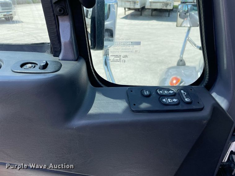 image for item LJ9653 2016 International 7600  vacuum truck