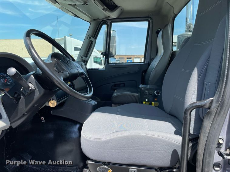 image for item LJ9653 2016 International 7600  vacuum truck