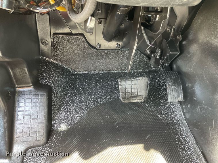 image for item LJ9653 2016 International 7600  vacuum truck