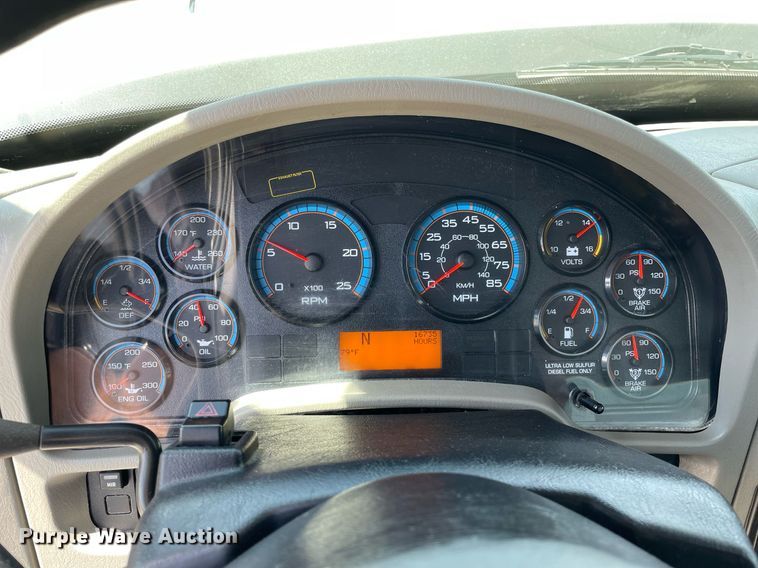 image for item LJ9653 2016 International 7600  vacuum truck