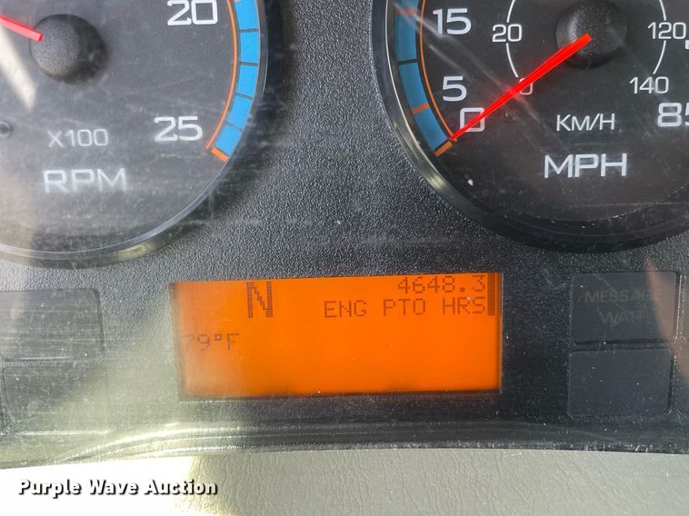 image for item LJ9653 2016 International 7600  vacuum truck