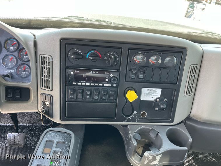 image for item LJ9653 2016 International 7600  vacuum truck