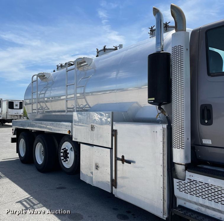 image for item LJ9653 2016 International 7600  vacuum truck