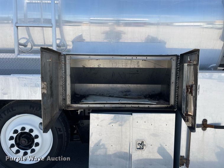 image for item LJ9653 2016 International 7600  vacuum truck