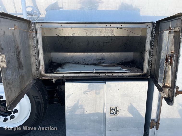 image for item LJ9653 2016 International 7600  vacuum truck