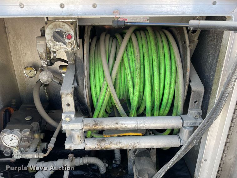 image for item LJ9653 2016 International 7600  vacuum truck