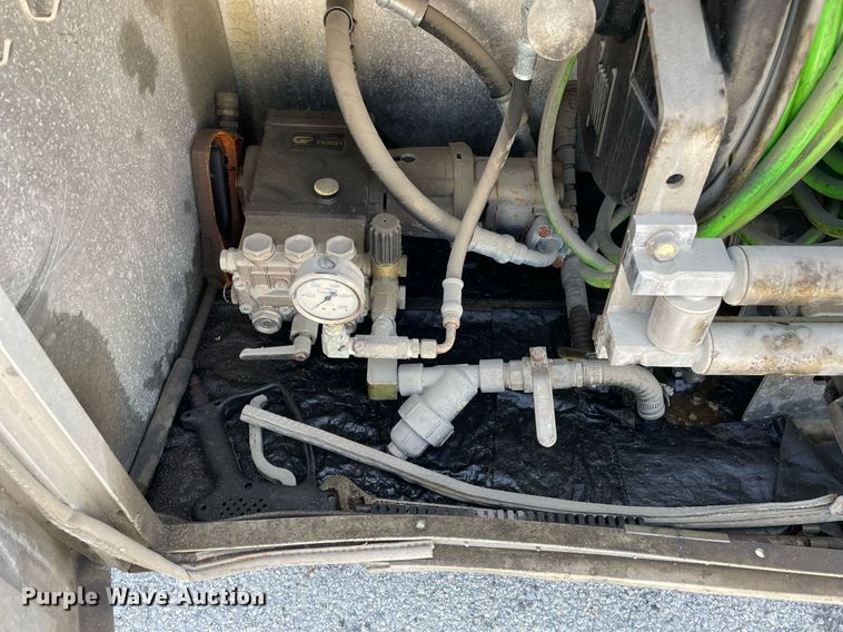 image for item LJ9653 2016 International 7600  vacuum truck