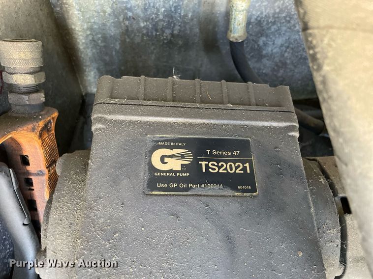 image for item LJ9653 2016 International 7600  vacuum truck