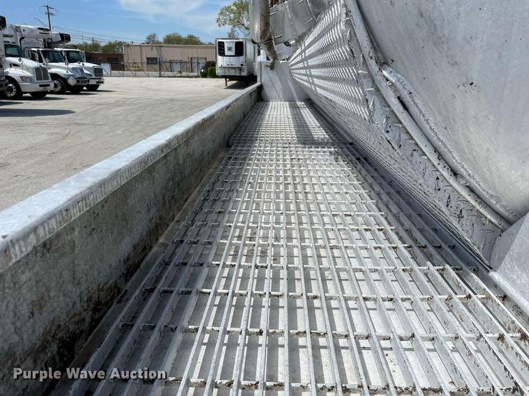 image for item LJ9653 2016 International 7600  vacuum truck