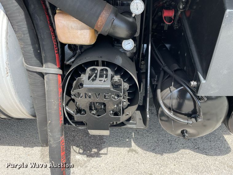 image for item LJ9653 2016 International 7600  vacuum truck