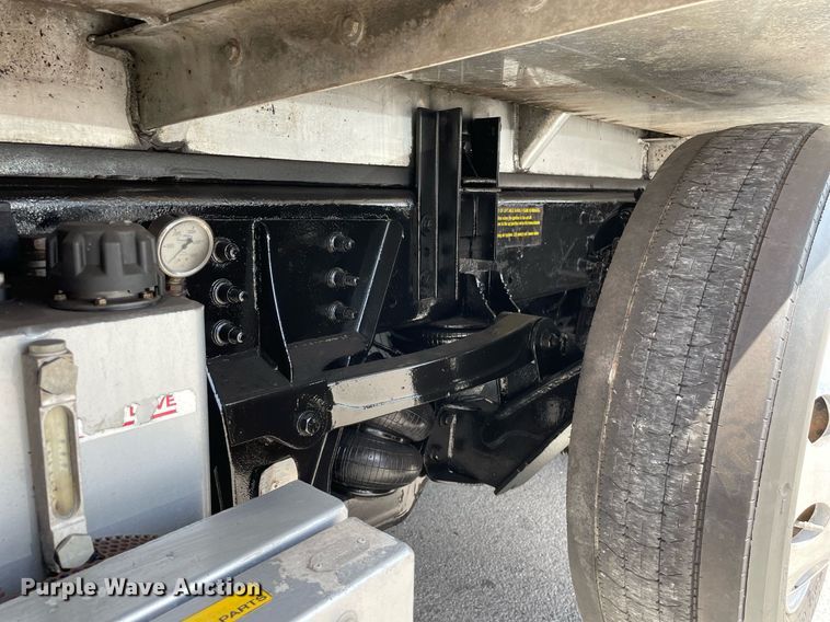 image for item LJ9653 2016 International 7600  vacuum truck