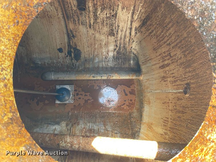 image for item LJ9653 2016 International 7600  vacuum truck