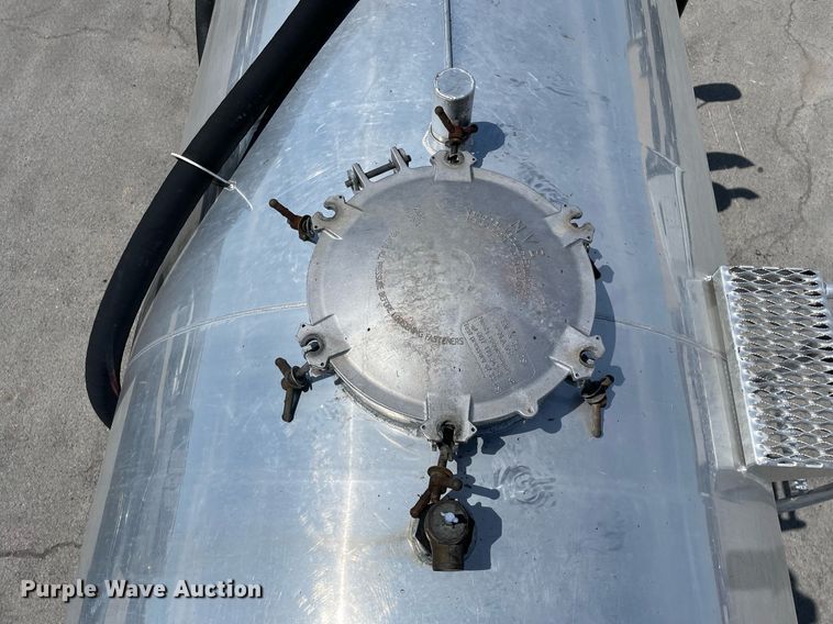 image for item LJ9653 2016 International 7600  vacuum truck