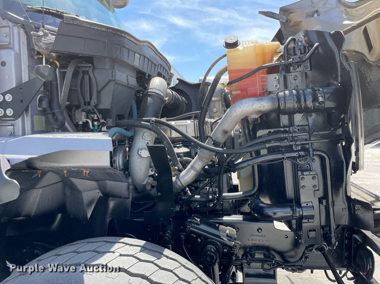 image for item LJ9653 2016 International 7600  vacuum truck