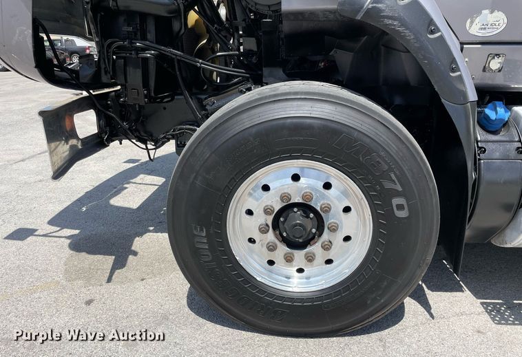 image for item LJ9653 2016 International 7600  vacuum truck