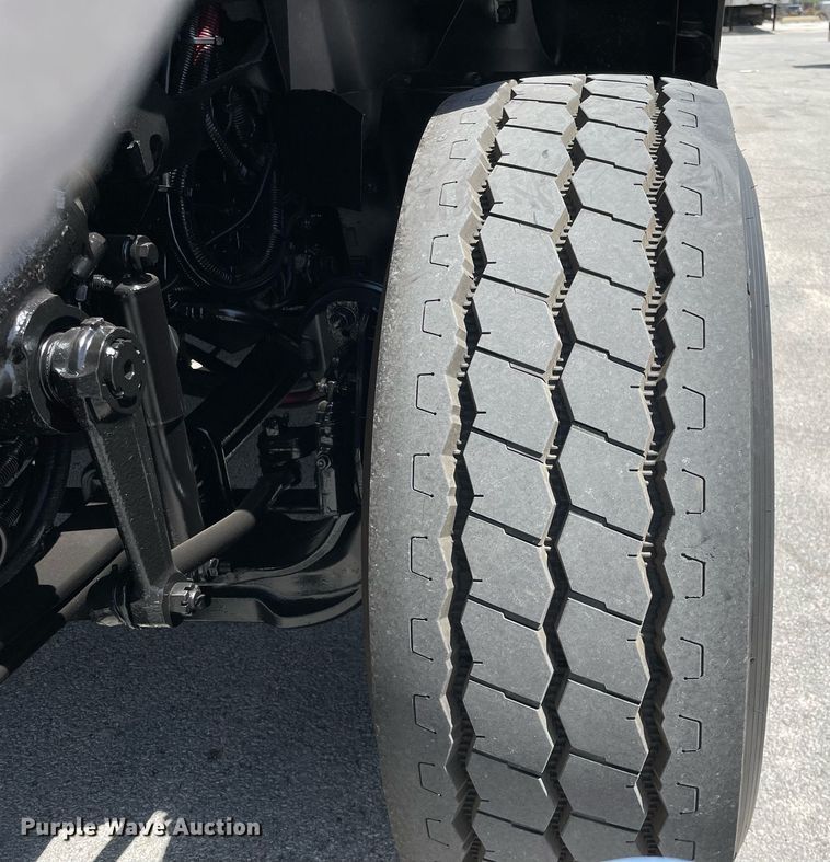 image for item LJ9653 2016 International 7600  vacuum truck