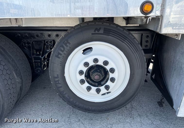 image for item LJ9653 2016 International 7600  vacuum truck