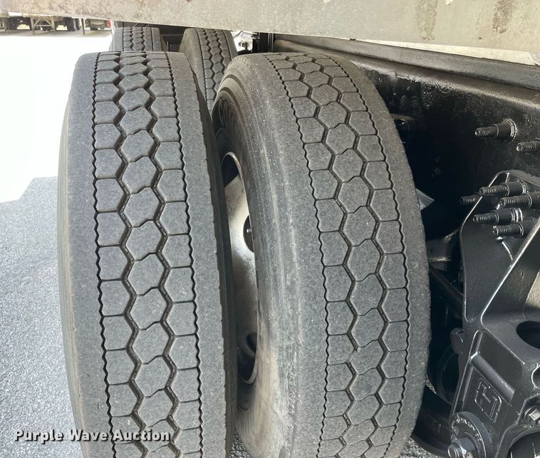 image for item LJ9653 2016 International 7600  vacuum truck