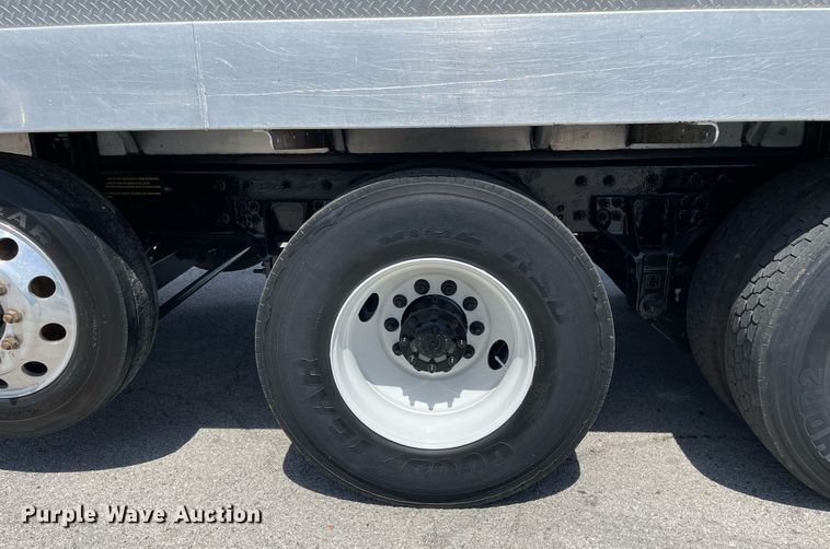 image for item LJ9653 2016 International 7600  vacuum truck