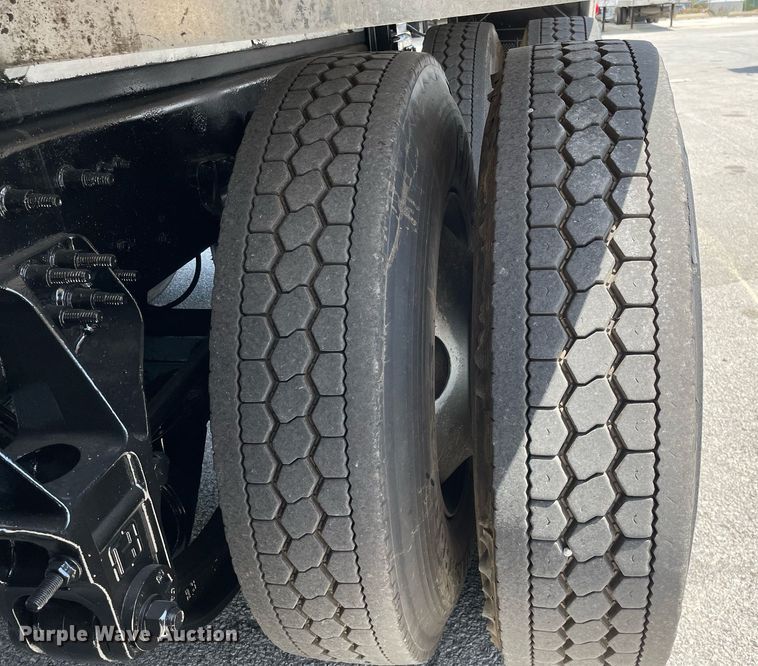 image for item LJ9653 2016 International 7600  vacuum truck