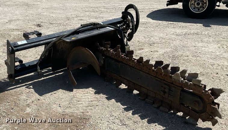 image for item LJ9667 2004 Caterpillar T9B  skid steer trencher