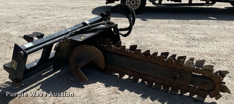 image for item LJ9667 2004 Caterpillar T9B  skid steer trencher