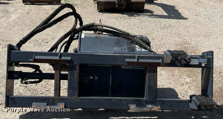 image for item LJ9667 2004 Caterpillar T9B  skid steer trencher