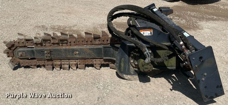 image for item LJ9667 2004 Caterpillar T9B  skid steer trencher